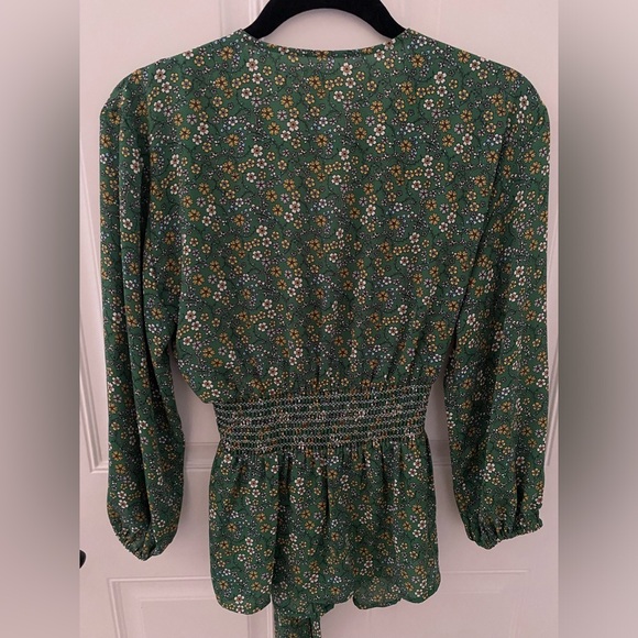 Beautiful floral Max Studio tie blouse - Picture 5 of 5